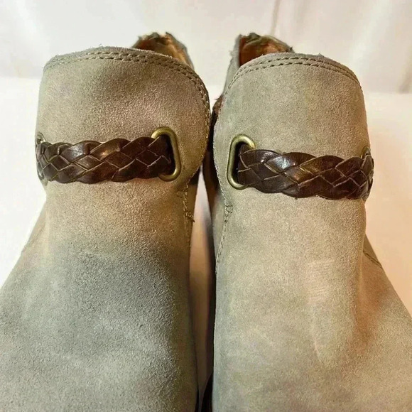 BORN Womens Sylvia Ankle Bootie Tan Leather Brown Braid Accent Back Zip Size 7.5 - Picture 3 of 11